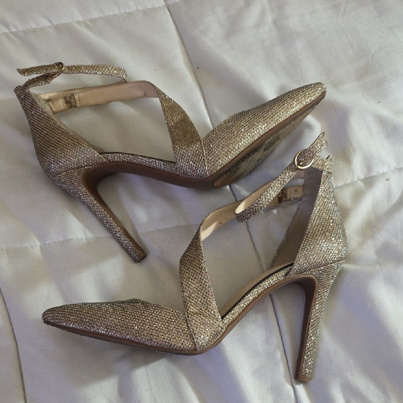 Jessica Simpson Glittering Gold Heels Size 8.5 - Picture 1 of 9